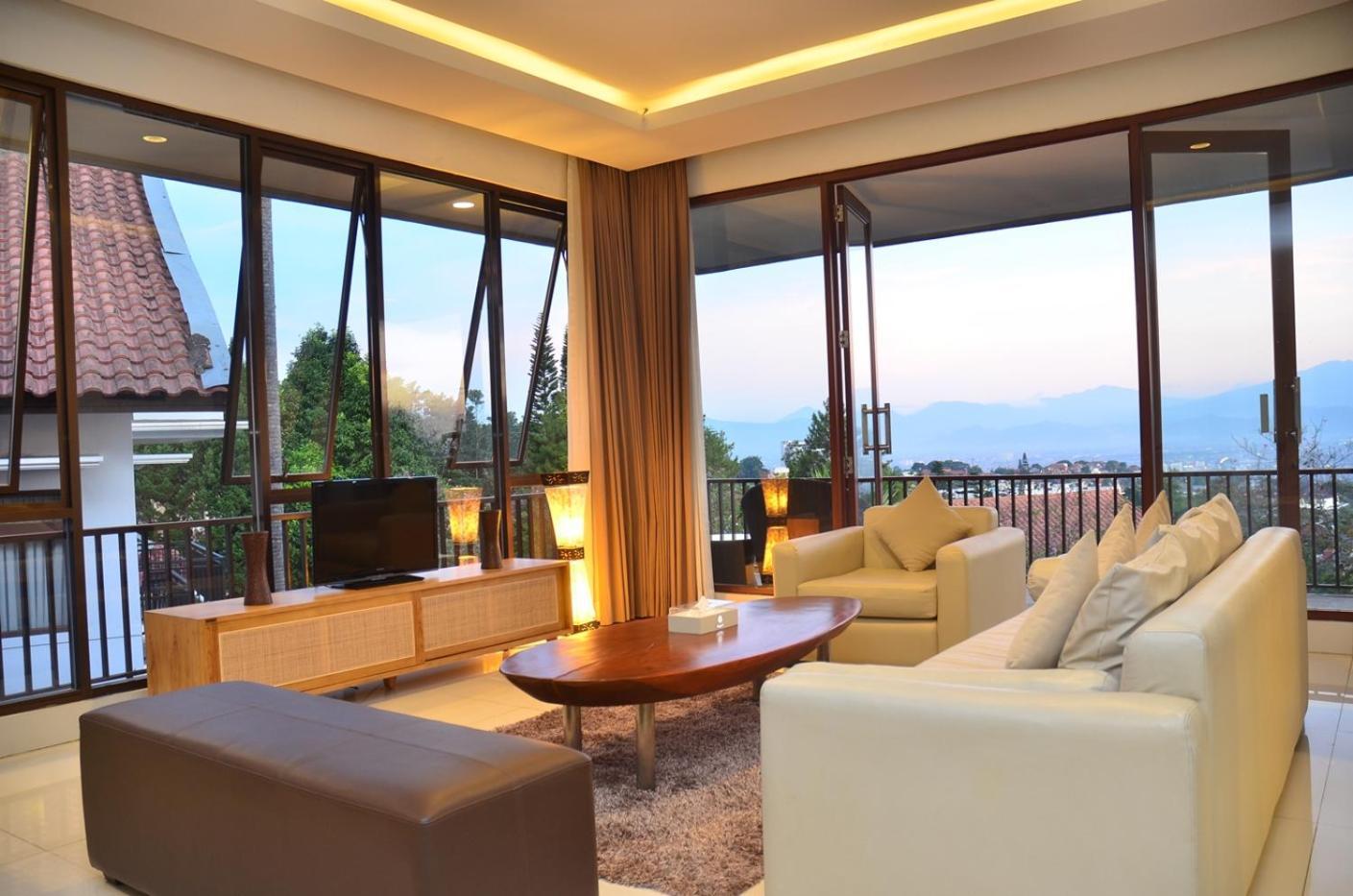 Oyama City View Villa 4 Bedrooms With A Private Swimming Pool Bandung Exteriér fotografie