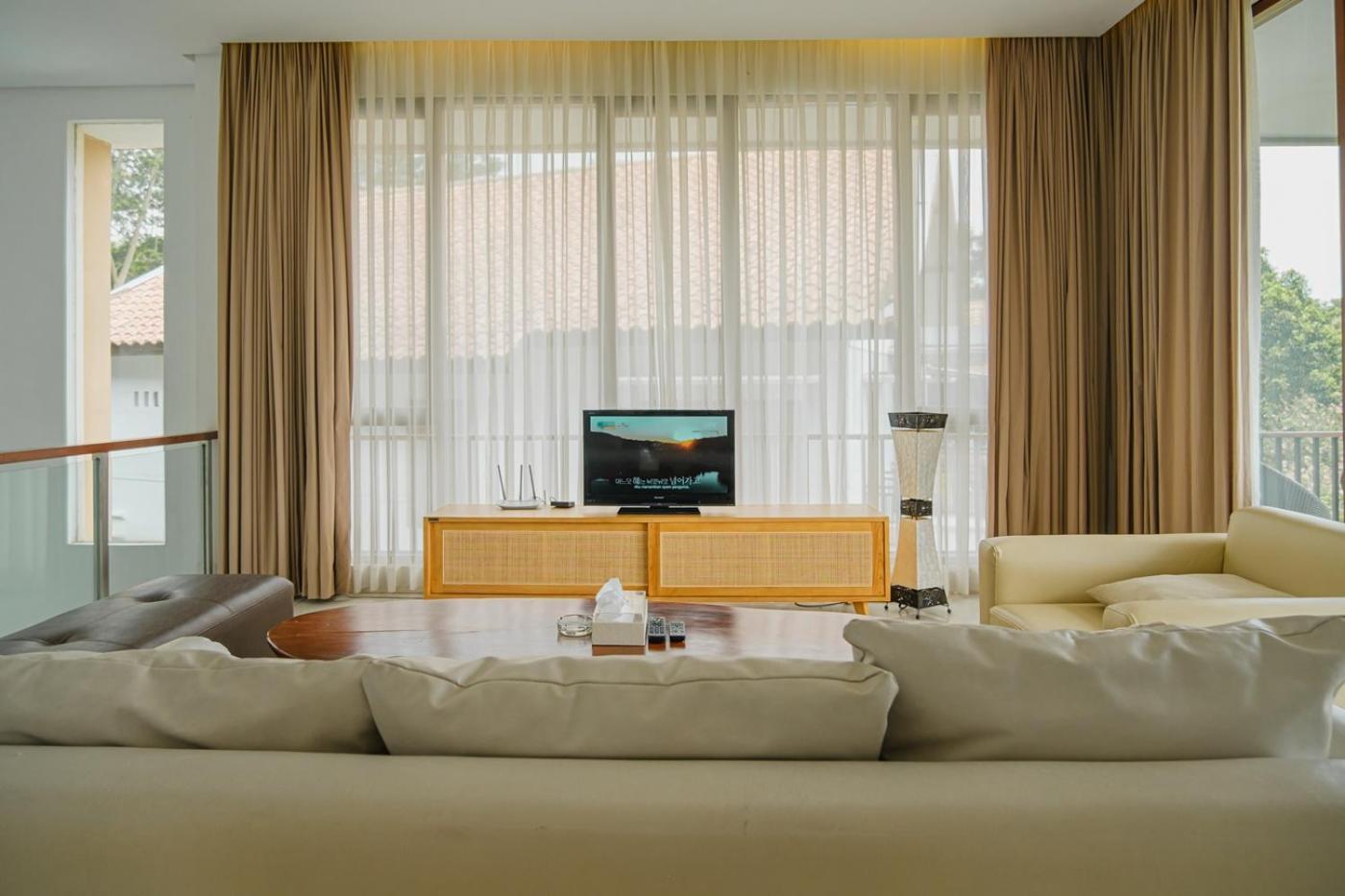 Oyama City View Villa 4 Bedrooms With A Private Swimming Pool Bandung Exteriér fotografie