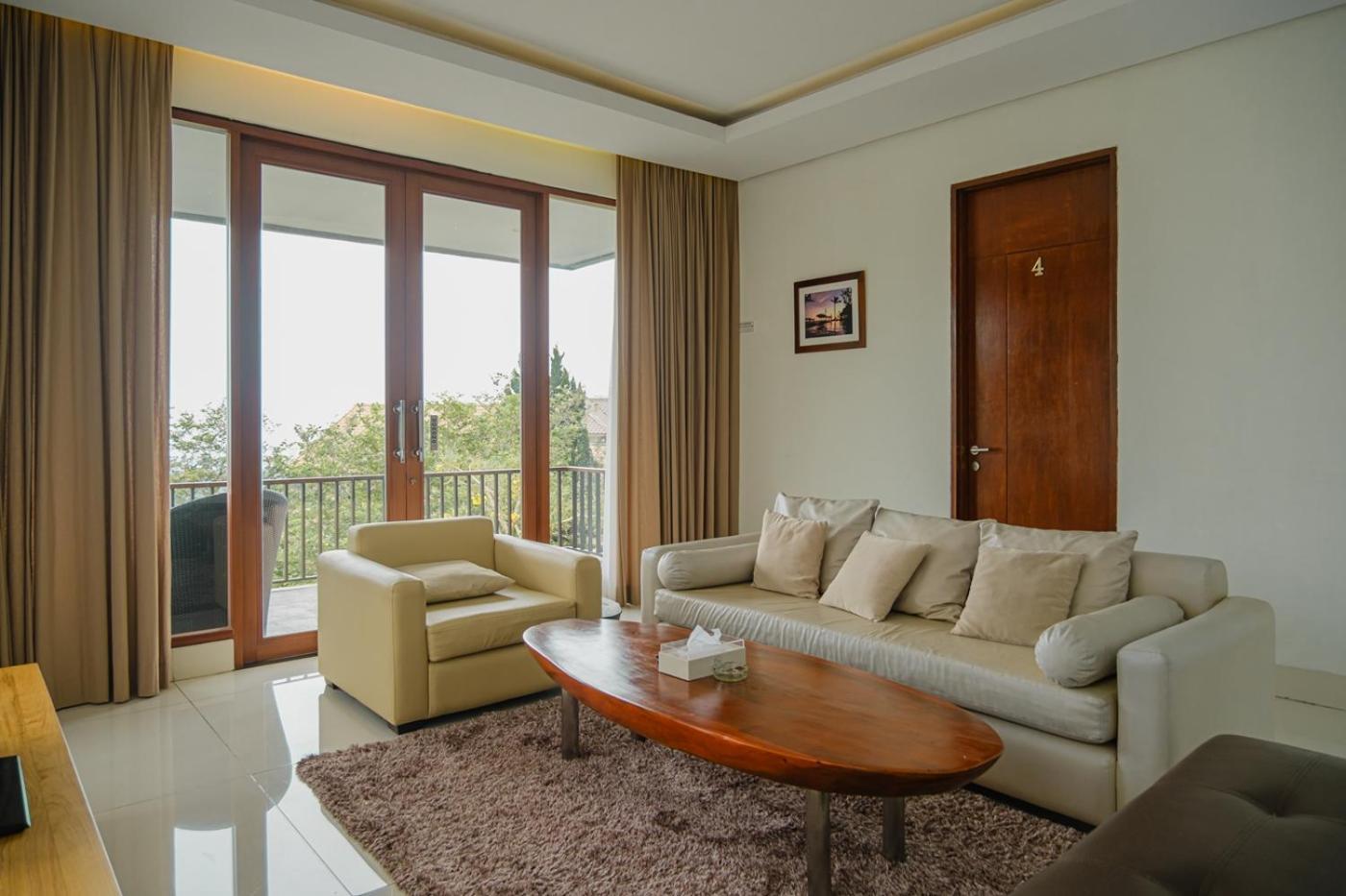 Oyama City View Villa 4 Bedrooms With A Private Swimming Pool Bandung Exteriér fotografie