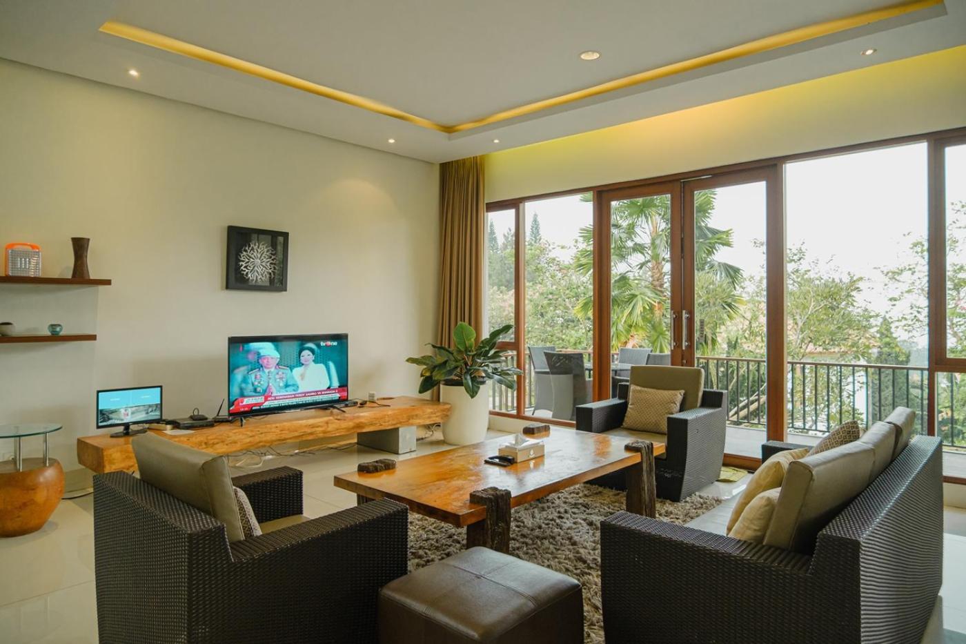 Oyama City View Villa 4 Bedrooms With A Private Swimming Pool Bandung Exteriér fotografie