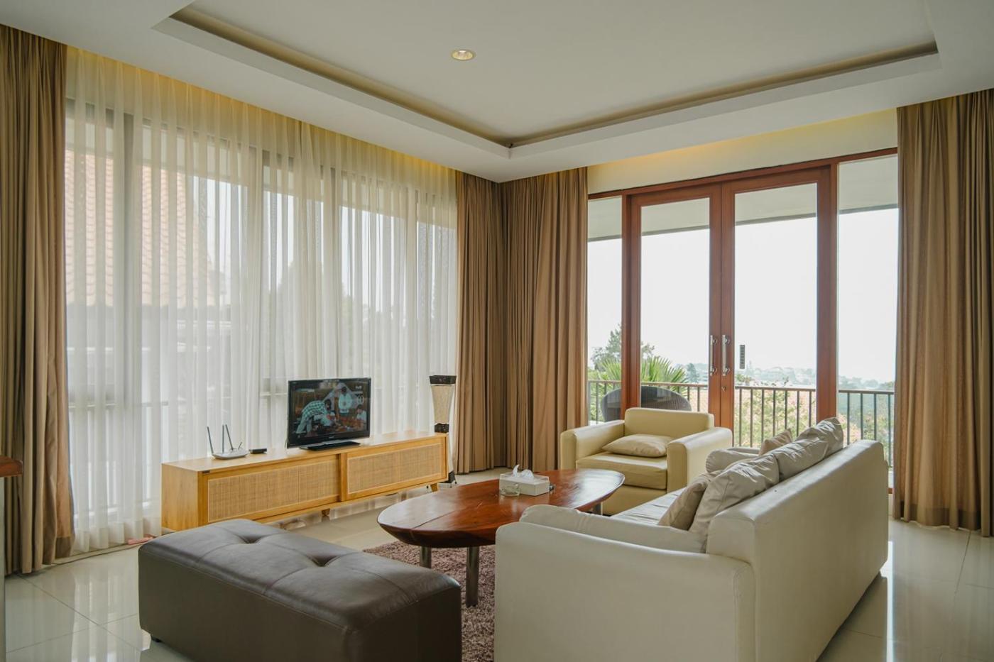 Oyama City View Villa 4 Bedrooms With A Private Swimming Pool Bandung Exteriér fotografie